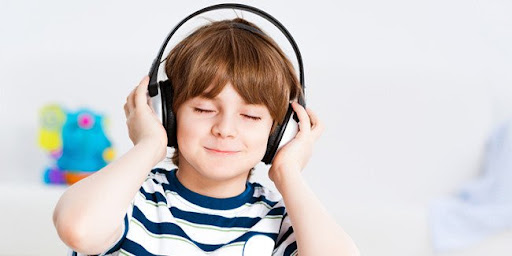 Phân biệt HEAR và LISTEN trong Tiếng Anh